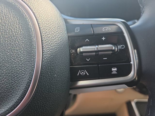 Used 2025 Kia Carnival SX Prestige FWD image 16