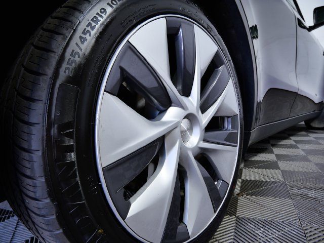 Used 2023 Tesla Model Y Long Range AWD/4WD image 9