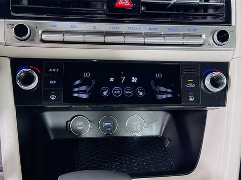 Used 2025 Genesis G70 2.5T RWD image 19