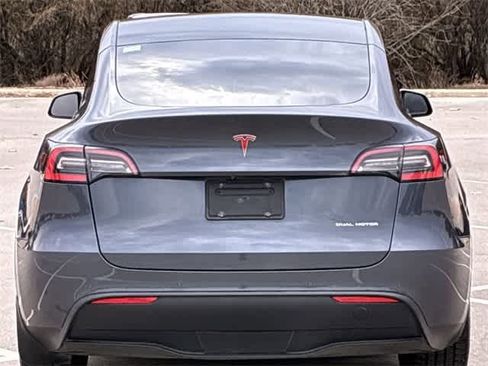 Used 2020 Tesla Model Y Long Range image 5
