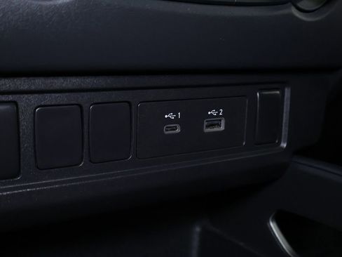 Used 2023 Nissan Frontier SV image 31