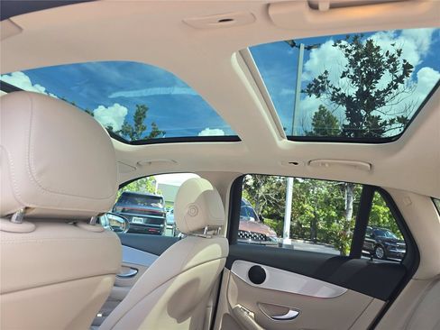 Used 2022 Mercedes-Benz GLC 300 4MATIC image 25