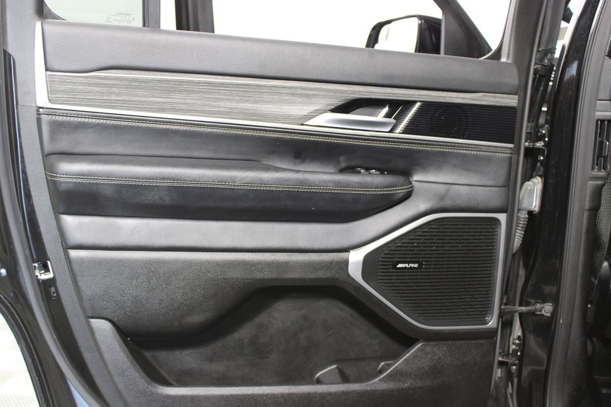 Used 2024 Jeep Wagoneer Series II w/ Flexible Seating Group RWD image 26