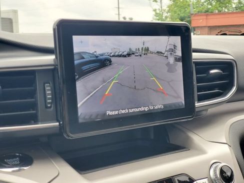 Used 2023 Ford Explorer XLT w/ Equipment Group 202A AWD/4WD image 22