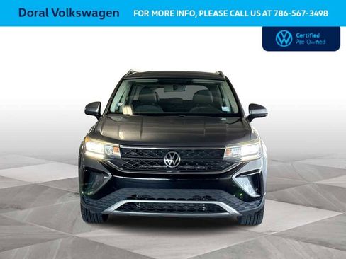 Certified 2022 Volkswagen Taos SE FWD image 3