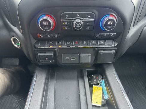 Used 2020 Chevrolet Silverado 1500 LTZ image 22