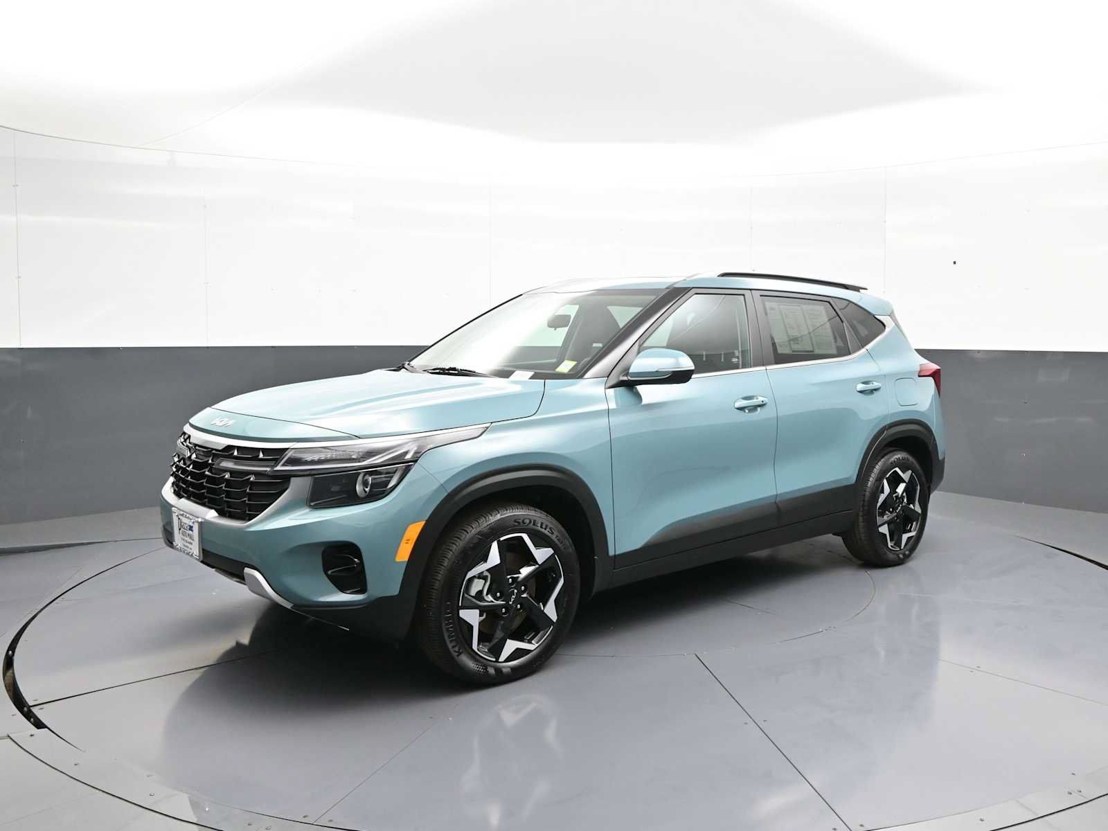 Certified 2025 Kia Seltos EX w/ EX Sunroof Package AWD/4WD image 10