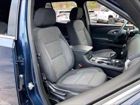 Used 2023 Chevrolet Traverse LT image 8