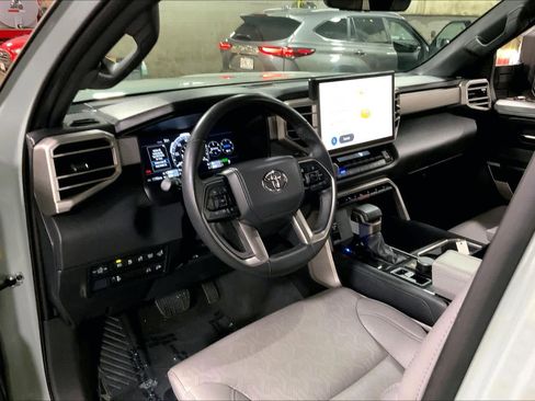 Used 2025 Toyota Tundra Limited AWD/4WD image 18