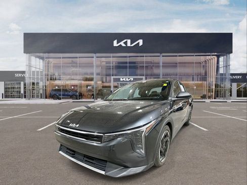 Used 2025 Kia K4 EX image 4