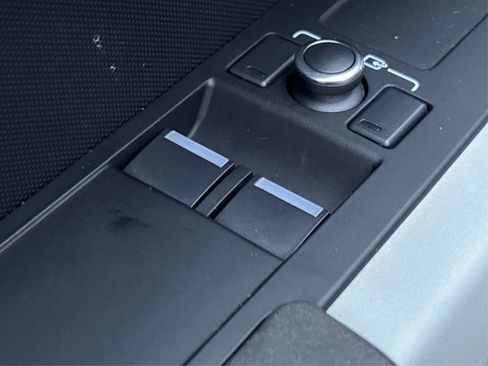 Used 2023 Land Rover Defender 90 S image 33