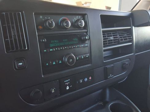 Used 2016 Chevrolet Express 2500 image 18