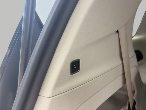 Used 2018 Chrysler Pacifica Touring-L Plus FWD image 14