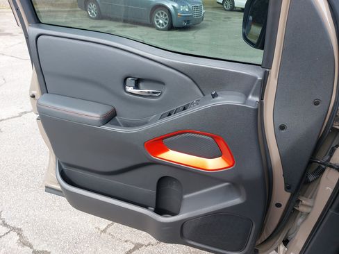 Used 2022 Nissan Frontier Pro-X image 27