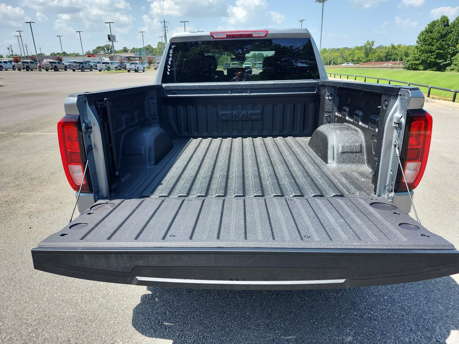 New 2026 GMC Sierra 1500 SLE AWD/4WD image 9