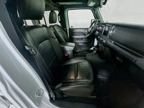 Used 2023 Jeep Wrangler Sahara image 29