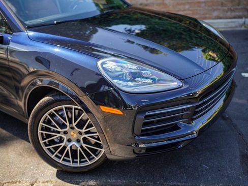 Used 2023 Porsche Cayenne Platinum Edition image 13