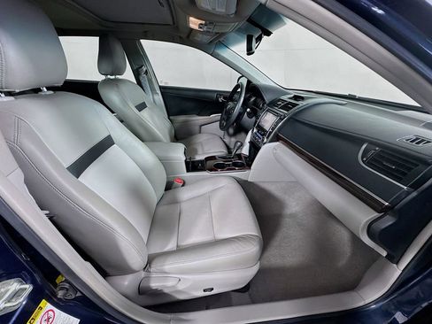 Used 2014 Toyota Camry XLE image 35