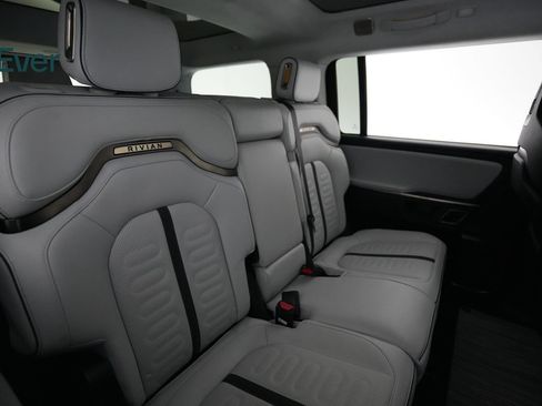Used 2024 Rivian R1S Adventure Dual AWD/4WD image 5