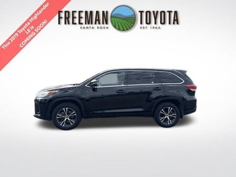 Used 2019 Toyota Highlander LE AWD/4WD image 1