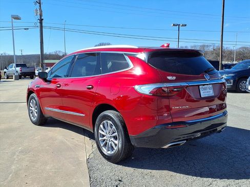 Used 2023 Buick Enclave Essence image 2