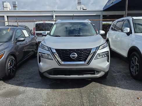 Used 2022 Nissan Rogue SV w/ SV Premium Package image 9