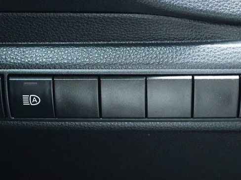 Used 2021 Toyota Corolla LE image 40