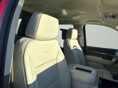 Used 2021 GMC Yukon XL Denali image 15