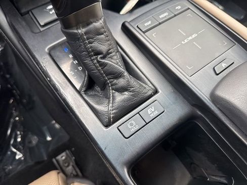 Used 2021 Lexus ES 300h w/ Accessory Package image 28