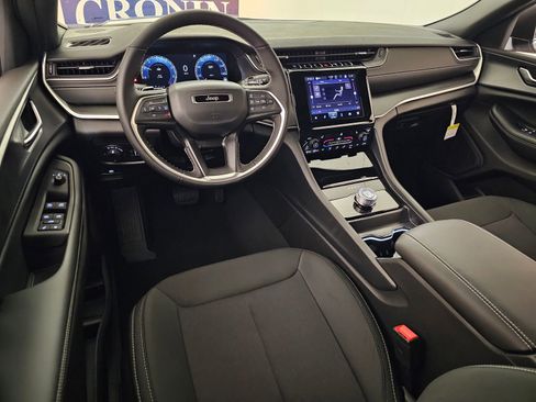 New 2025 Jeep Grand Cherokee L Laredo w/ Luxury Tech Group I AWD/4WD image 15