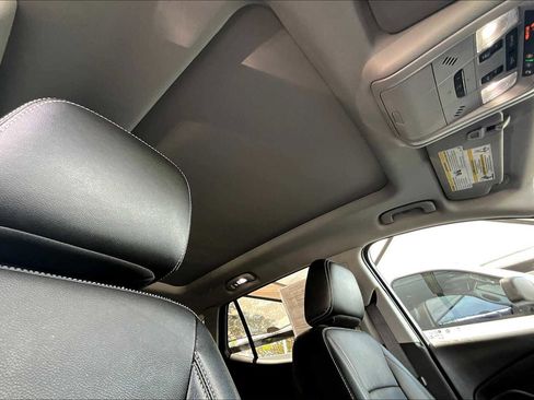 Used 2022 GMC Terrain SLT w/ Elevation Edition image 13