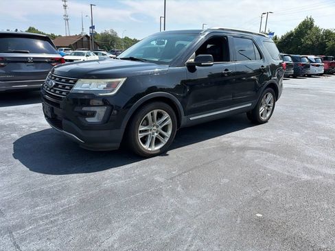 Used 2017 Ford Explorer XLT w/ Equipment Group 202A FWD image 1