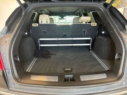 Used 2017 Cadillac XT5 Luxury w/ Driver Awareness Package FWD image 9
