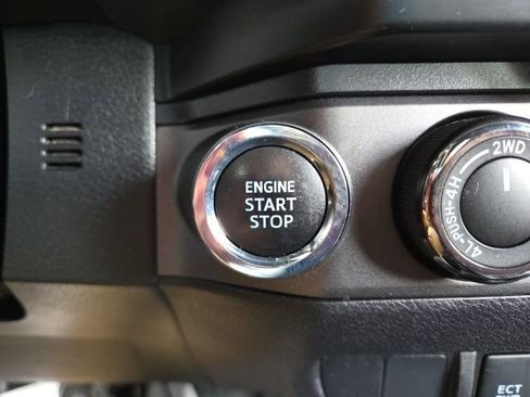 Used 2021 Toyota Tacoma TRD Off-Road image 10