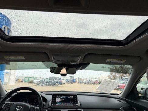 Certified 2018 Honda Accord Touring image 9