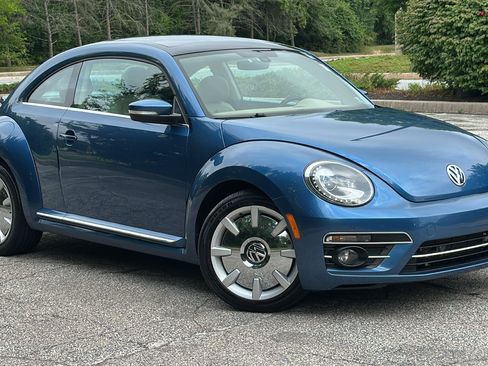 Used 2019 Volkswagen Beetle 2.0T SE FWD image 1