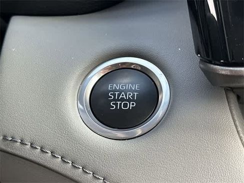 Used 2024 Toyota Highlander Limited image 11