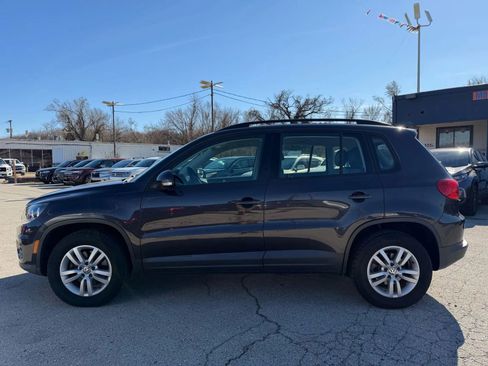 Used 2016 Volkswagen Tiguan S image 2