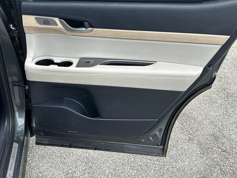 Used 2023 Hyundai Palisade Limited FWD image 16