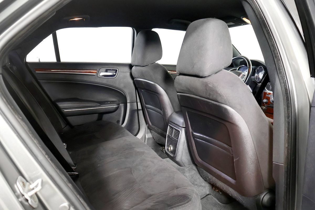 Used 2012 Chrysler 300 RWD image 40