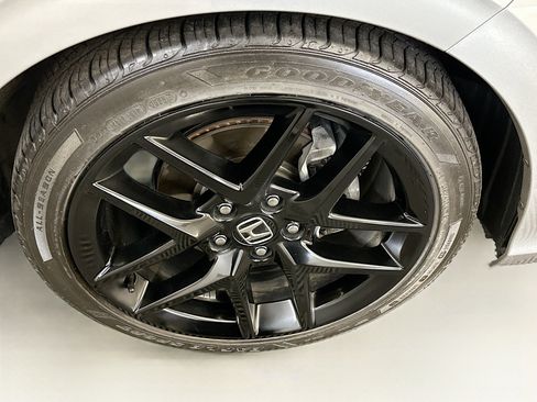 Used 2025 Honda Civic Sport image 11