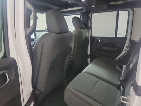 Used 2025 Jeep Wrangler Unlimited Sahara w/ Safety Group image 21