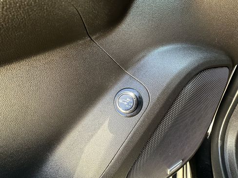 Used 2023 GMC Acadia SLE w/ Driver Convenience Package image 29