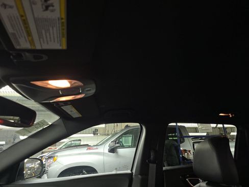 Used 2025 Jeep Compass Latitude w/ Convenience Group image 13