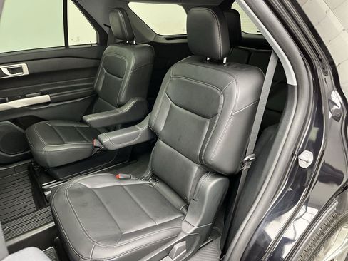 Used 2023 Ford Explorer XLT w/ Equipment Group 202A AWD/4WD image 13