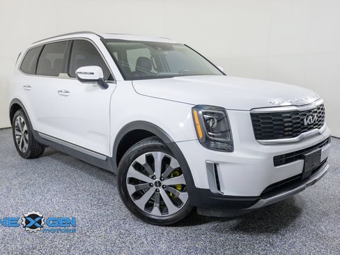 Used 2022 Kia Telluride S FWD image 1