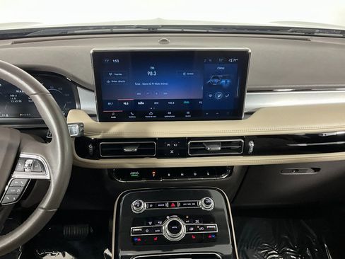 Certified 2022 Lincoln Nautilus FWD image 12