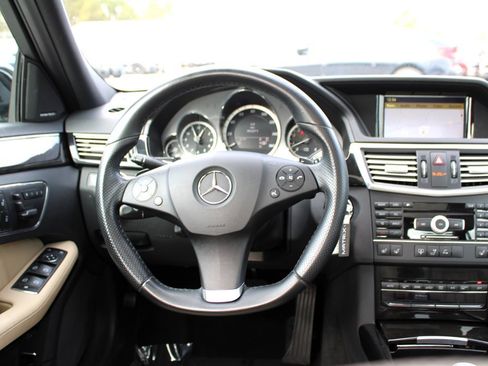 Used 2011 Mercedes-Benz E 550 4MATIC Sedan image 13
