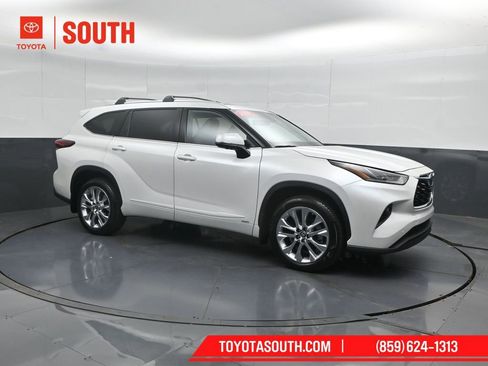Used 2023 Toyota Highlander Limited w/ Protection Package #3 (TMS) AWD/4WD image 4