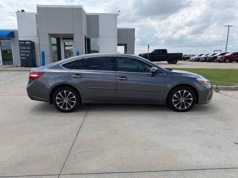 Used 2016 Toyota Avalon XLE FWD image 2